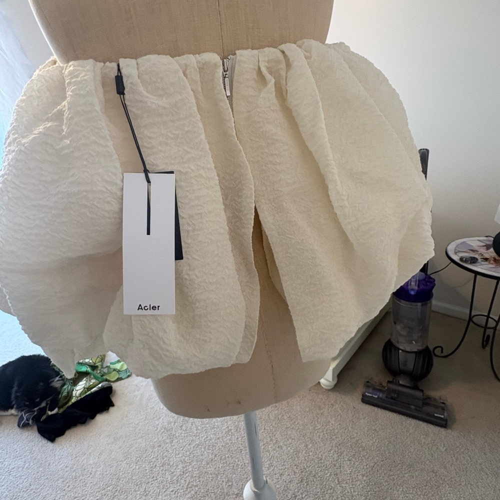 Acler NWT Cream Textured Off-Shoulder Top - Picture 2 of 4